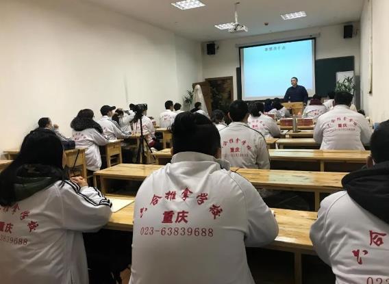 小兒推拿師證書怎么考？快來(lái)瞧重慶六合學(xué)校考核現(xiàn)場(chǎng)