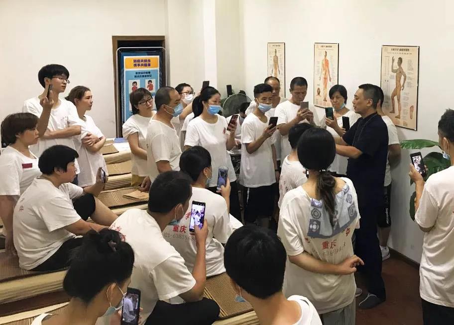 扭傷時怎么進行自我按摩緩解疼痛？