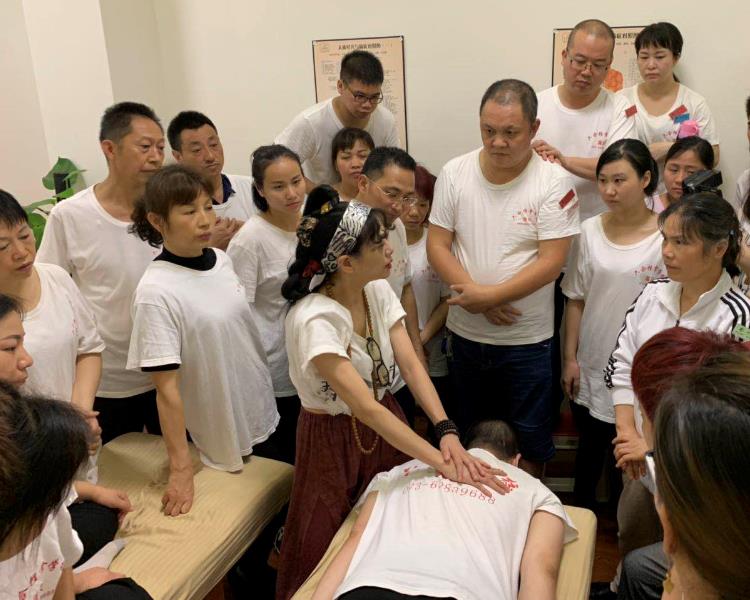推拿培訓學校分享兩種秋冬養腎的按摩方法