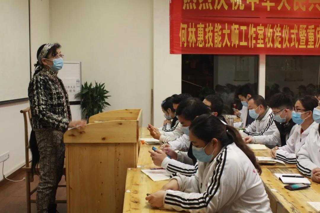 重慶推拿培訓(xùn)學(xué)校分享幾個面部按摩的方法
